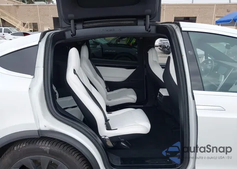 2017 Tesla Model X 100D/75D/90D z USA, uszkodzony, nr VIN 5YJXCBE22HF076523